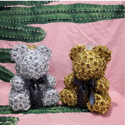 Oso de rosas foam de 40cm con caja de regalo incluida.