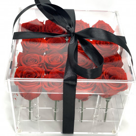 16 rosas rojas en caja acrilica