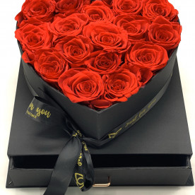 16 Rosas rojas preservadas en caja joyero formando un corazón. Regalo romántico para ella.