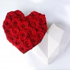 22 Rosas Rojas eternas en caja corazón de color blanco. Rosas de tacto natural y primera calidad.