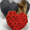 22 Rosas Rojas eternas en caja corazón de color blanco y dorada. Rosas de tacto natural y primera calidad.