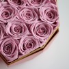 22 Rosas Rosa eternas en caja corazón de color blanco. Rosas de tacto natural y primera calidad.