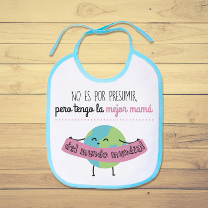 Babero de beb&eacute; personalizado para decirle a mam&aacute; que es la mejor de todos