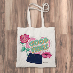 Bolso de tela "tote bag" con accesorios de moda que causan "buenas vibraciones"