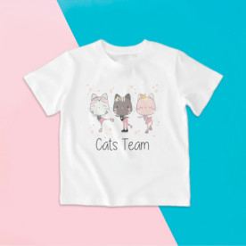 Camiseta para niña de manga corta con dibujo de gatitas patinadoras