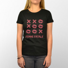 Camiseta de manga corta para una chica "femme fatale"