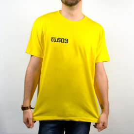 Camiseta amarilla de manga corta unisex de la serie Vis a Vis temporada 3 con Rizos de protagonista