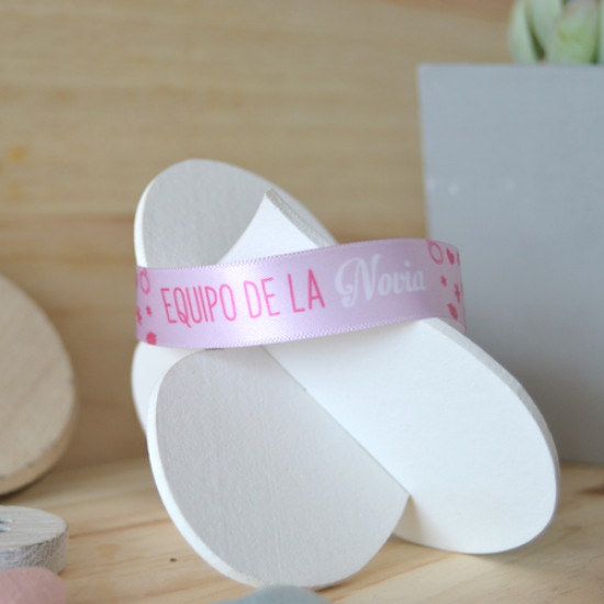 Pulsera de tela - ¿Tienes que organizar una boda? 🥳🎁 Las pulseras de tela  personalizadas son una opción perfecta para agasajar a los asistentes y  crear un recuerdo único y especial del