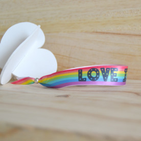 Pulsera de tela para que luzcas con orgullo, porque el amor está en todas partes