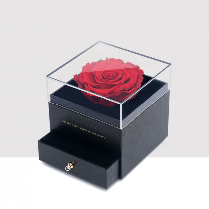 Rosa preservada roja en caja joyería con cajón para colocar el anillo de pedida, ideal para pedida de mano. Incluye tarjeta dedicatoria.