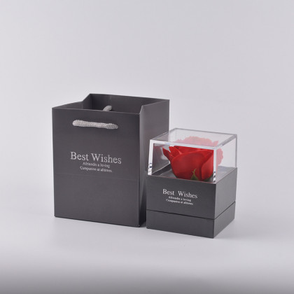 Rosa preservada roja en caja joyería con cajón para colocar el anillo de pedida, ideal para pedida de mano. Incluye tarjeta dedicatoria.