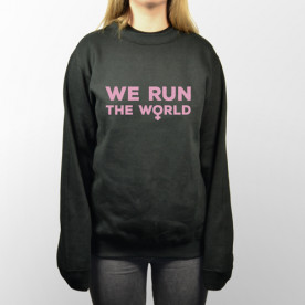 Sudadera unisex con frase graciosa, We run the world.