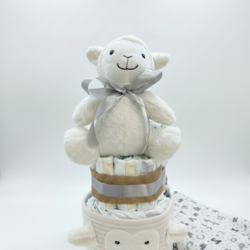 Tarta pa&ntilde;al Elaborada a mano con estructura de 2 pisos y envuelta en celof&aacute;n con decoraci&oacute;n a juego Incluye dedicatoria personalizada para a&ntilde;adir un mensaje especial convirtiendo la tarta en un regalo emocional perfecto para nacimientos hospital o visitas familiares
